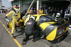 Pitstop - Wolfgang Kaufmann hands the car over to Alexander Talkanitsa