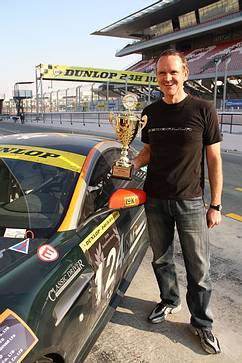 Der Piranha hat gut lachen nach einem harten Rennen Der Piranha hat gut lachen nach einem harten Rennen